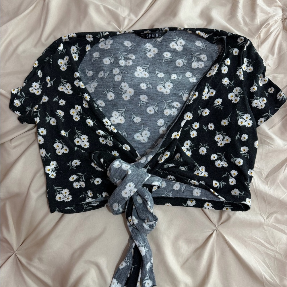 SHEIN Black and White Floral Crop Top